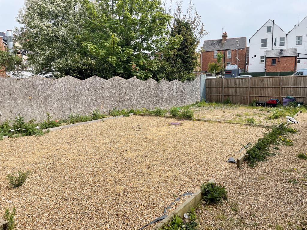 Lot: 89 - FIVE SELF-CONTAINED FLATS FOR INVESTMENT WITH PLANNING PERMISSION FOR A SIXTH FLAT - 